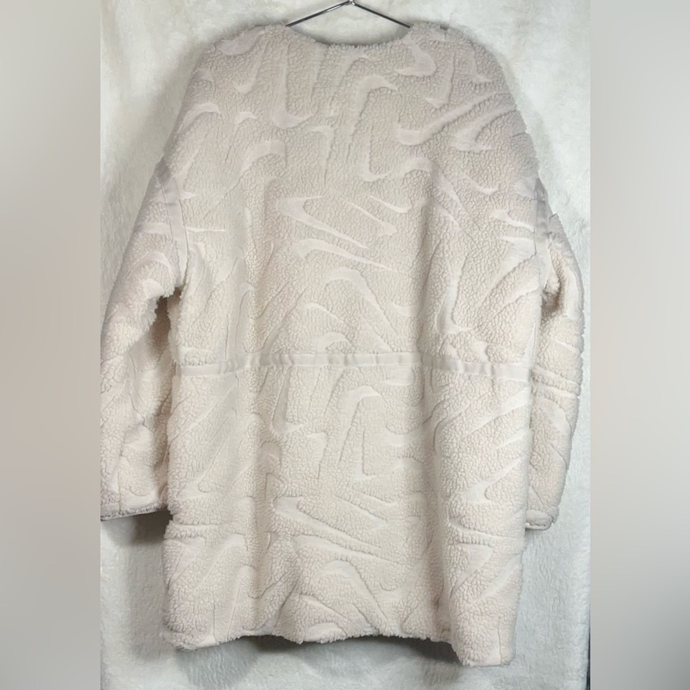 Nike Women's Off-White Teddy Jacket THERMA-FIT - Picture 5 of 11